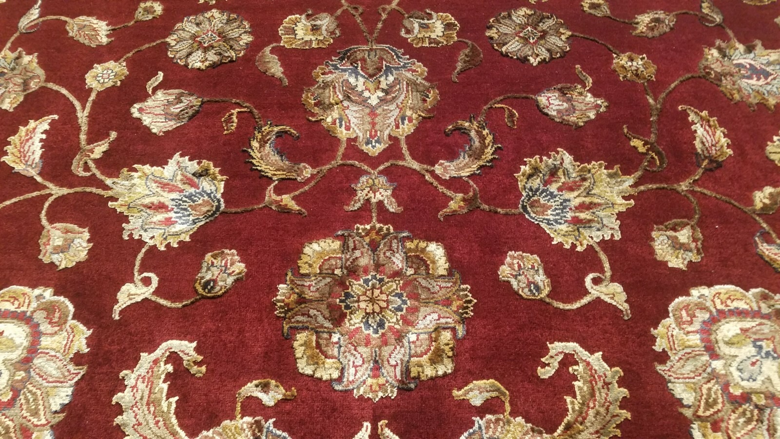 9 x 12 Red Very Beautiful Wool & Silk hand Knotted Wool Oriental Rug