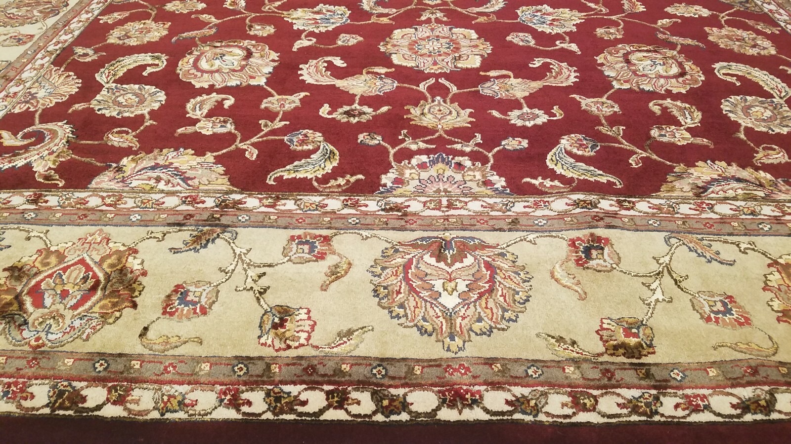 9 x 12 Red Very Beautiful Wool & Silk hand Knotted Wool Oriental Rug