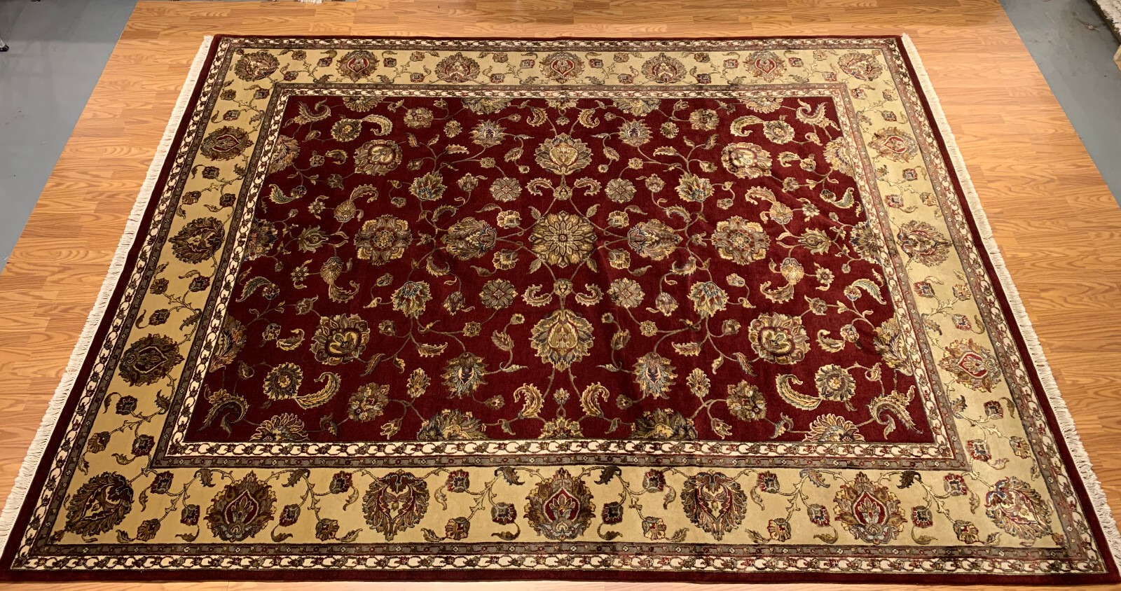 9 x 12 Red Very Beautiful Wool & Silk hand Knotted Wool Oriental Rug