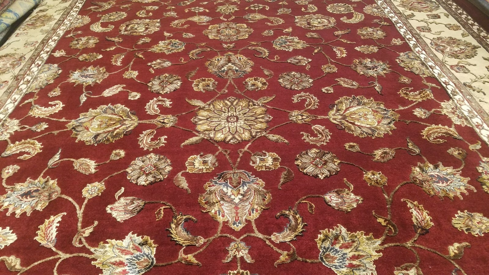9 x 12 Red Very Beautiful Wool & Silk hand Knotted Wool Oriental Rug