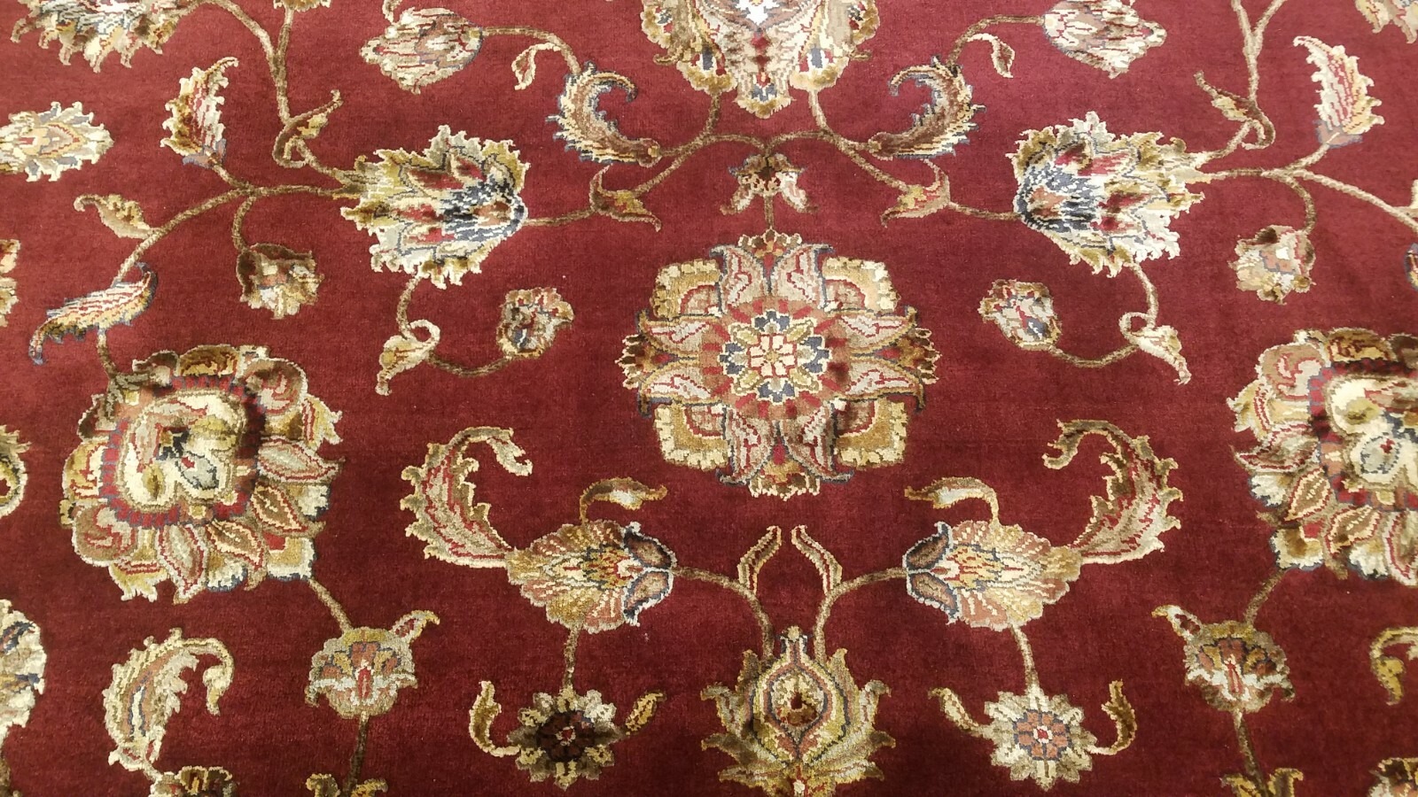 9 x 12 Red Very Beautiful Wool & Silk hand Knotted Wool Oriental Rug