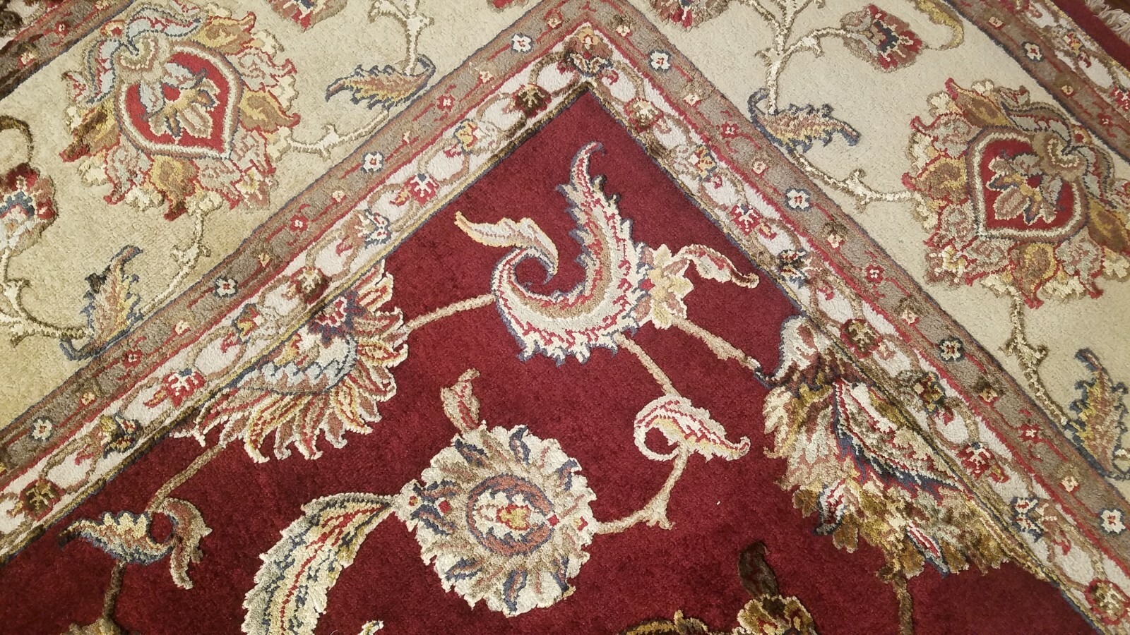 9 x 12 Red Very Beautiful Wool & Silk hand Knotted Wool Oriental Rug