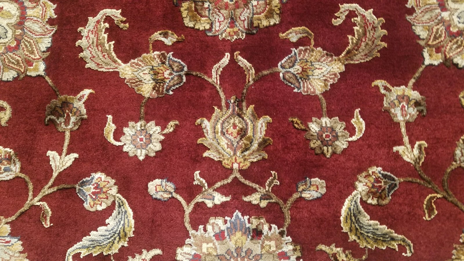 9 x 12 Red Very Beautiful Wool & Silk hand Knotted Wool Oriental Rug