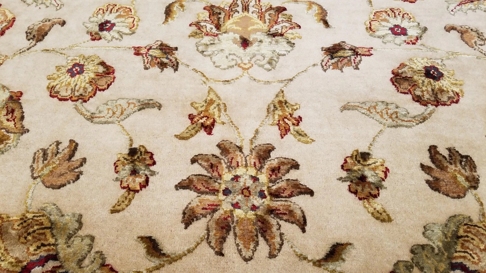 8 x 10 Indo Agra Hand spawned Wool & Silk Hand Knotted Oriental Rug