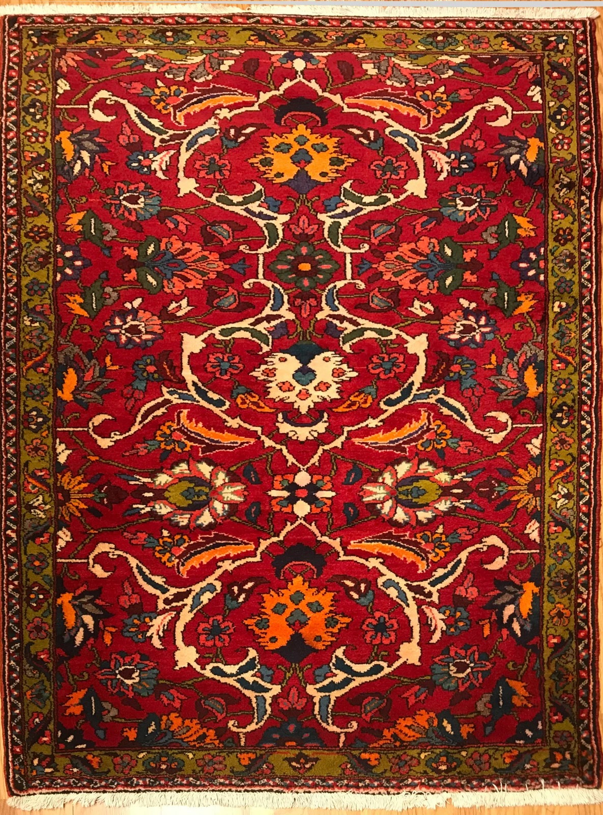 4.7 x 7.1 Vintage Tribal Floral Red 100% Wool Vegetable Dye