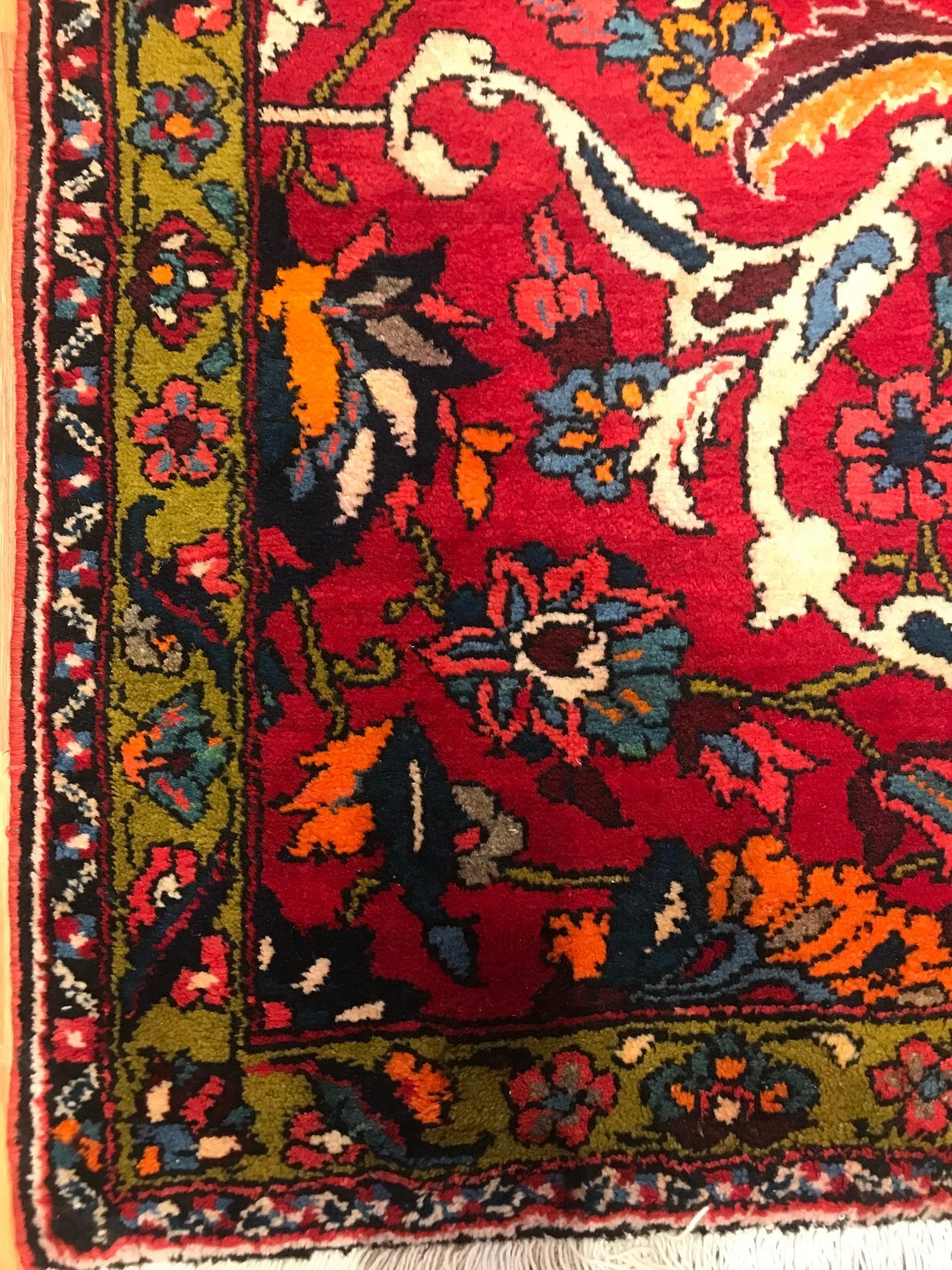 4.7 x 7.1 Vintage Tribal Floral Red 100% Wool Vegetable Dye