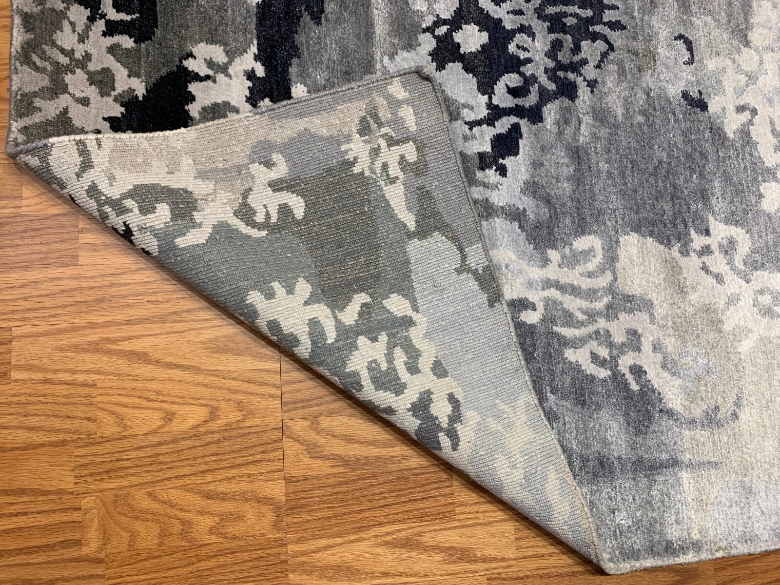 8 x 10 Hand Knotted 100% Bamboo silk Area Rug