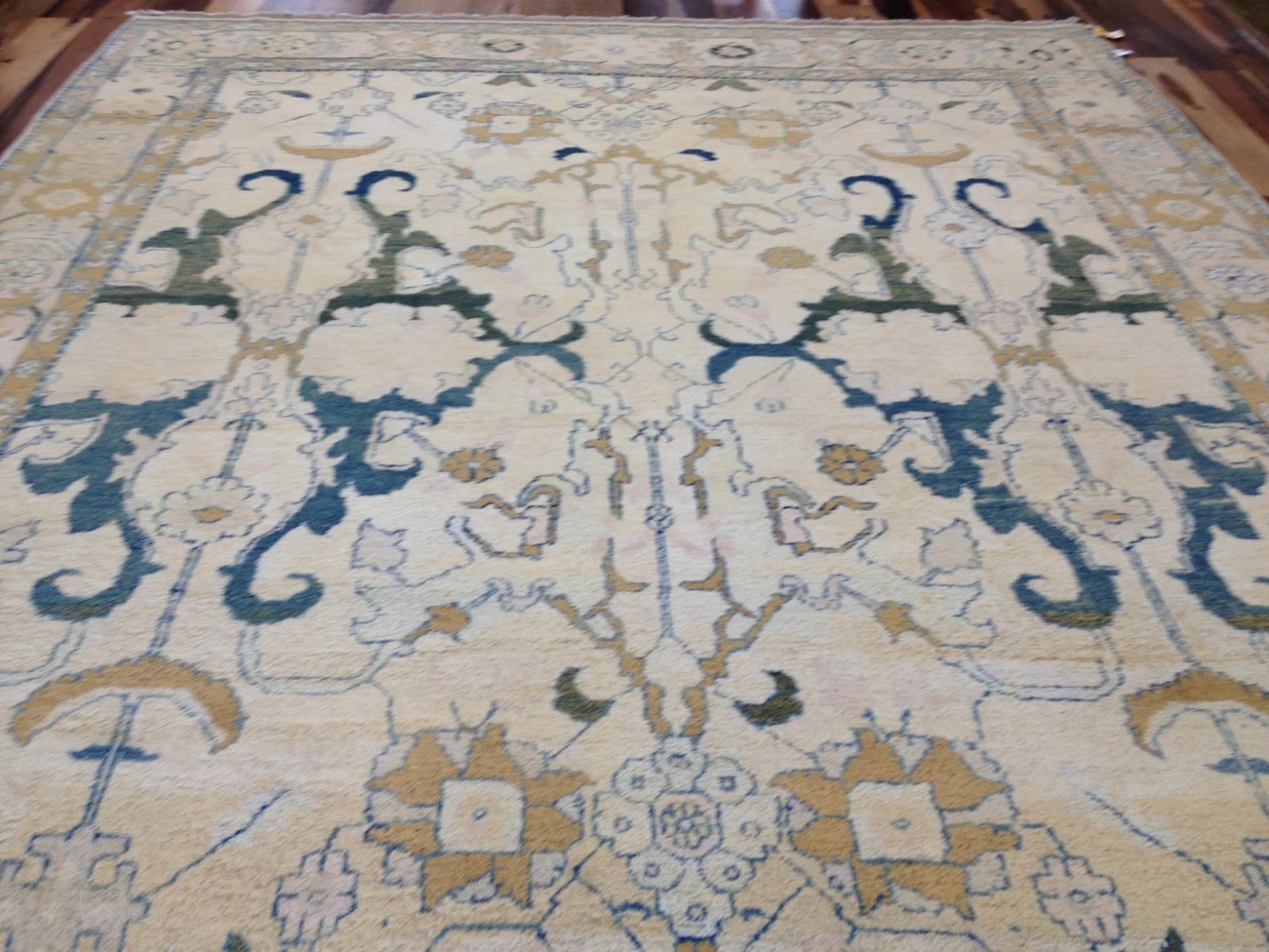 8 x 10 Indo Ushak Hand Knotted Wool Oriental Rug