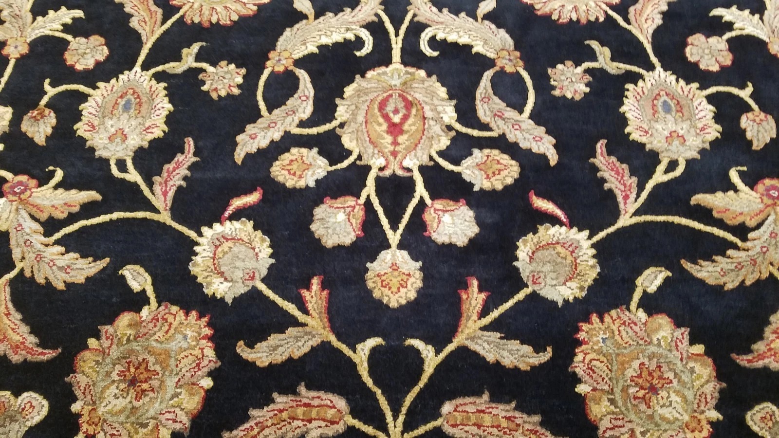 8 x 10 Indo Agra Hand spawned Wool & Silk Hand Knotted Oriental Rug