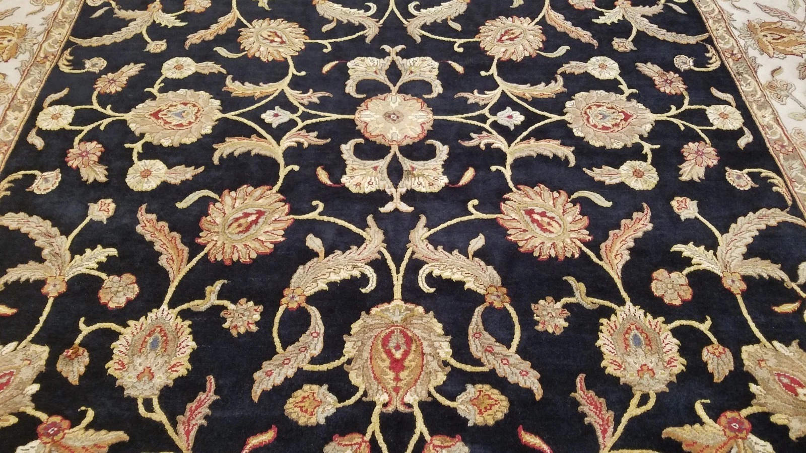 8 x 10 Indo Agra Hand spawned Wool & Silk Hand Knotted Oriental Rug