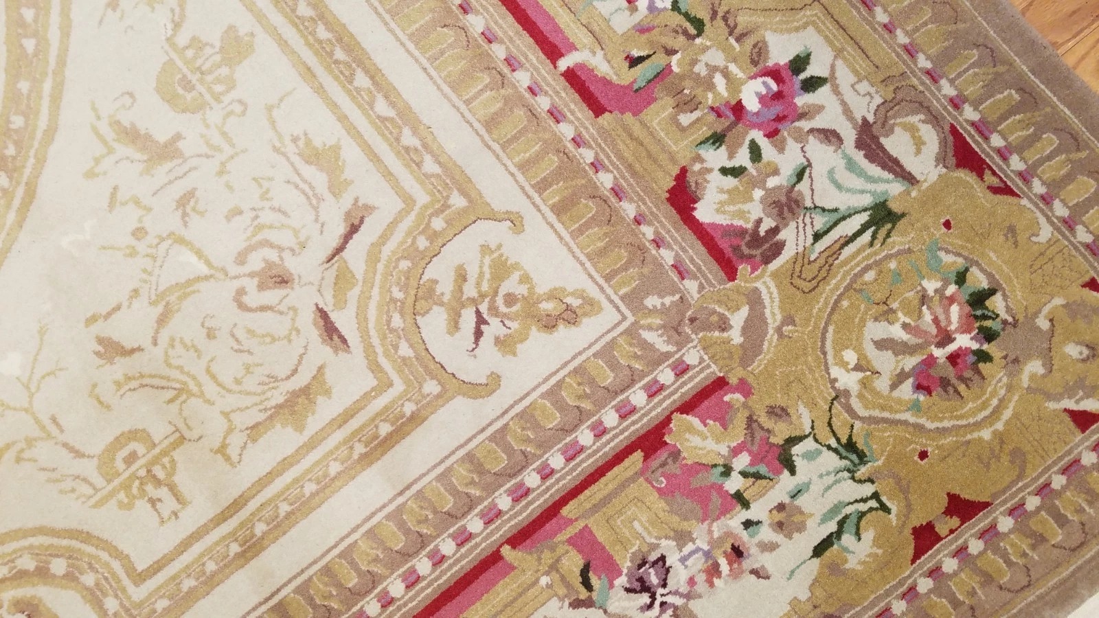8 x 10 Beige & Gold French Aubusson Hand Knotted Oriental Rug