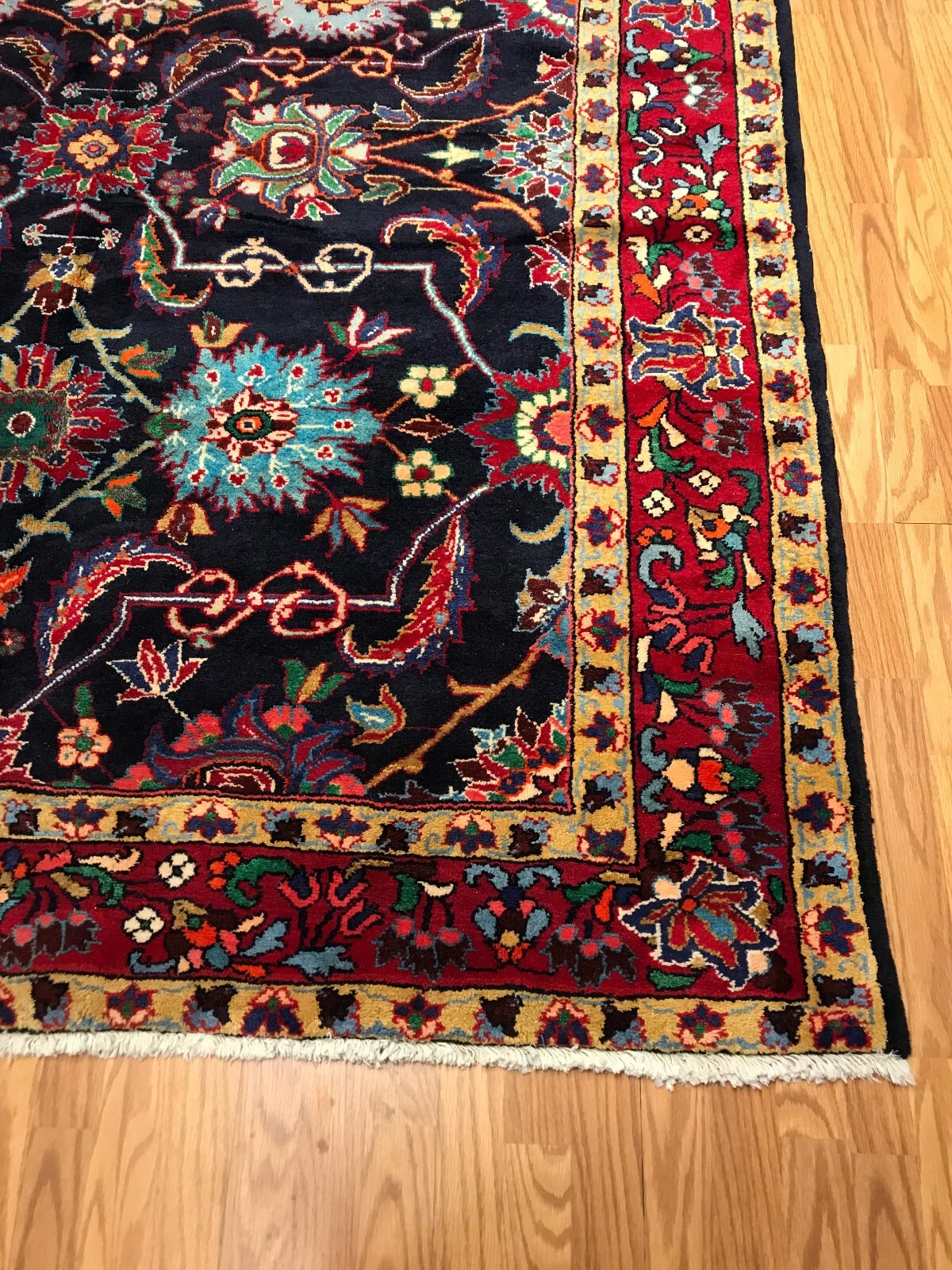 6.9 x 10.4 Vintage 100% Wool Hand Knotted Area Rug