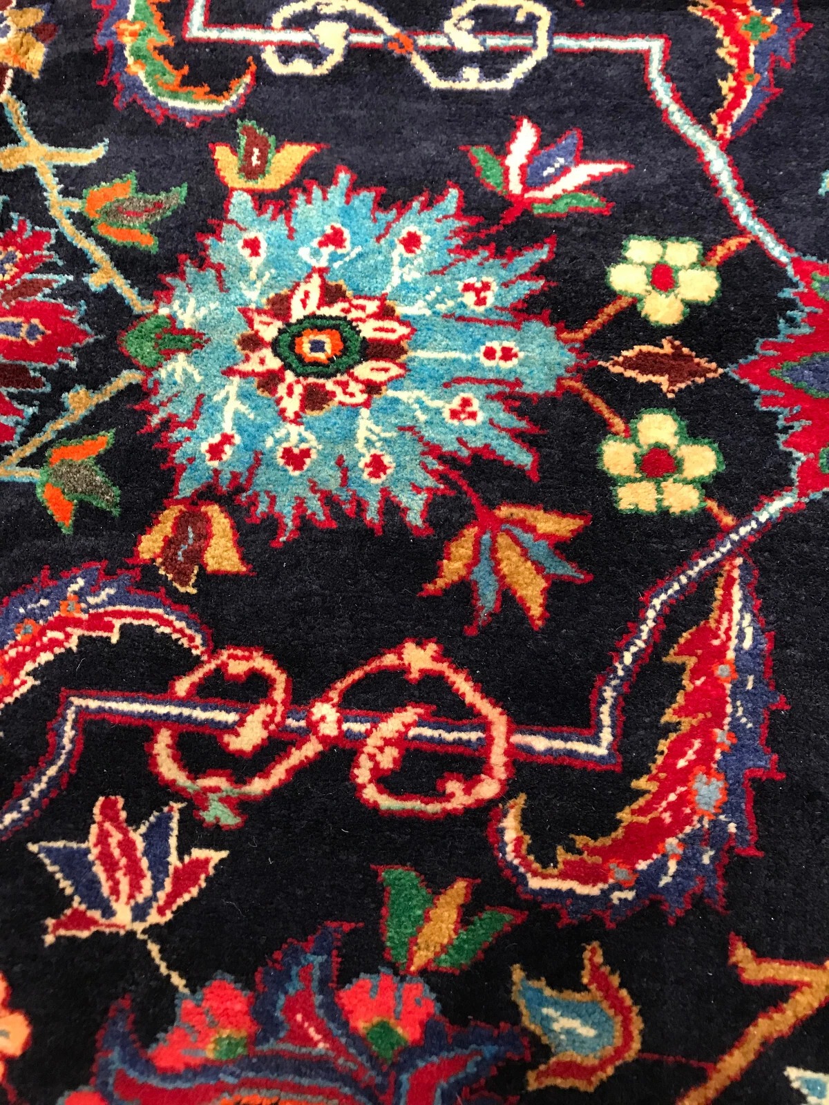6.9 x 10.4 Vintage 100% Wool Hand Knotted Area Rug