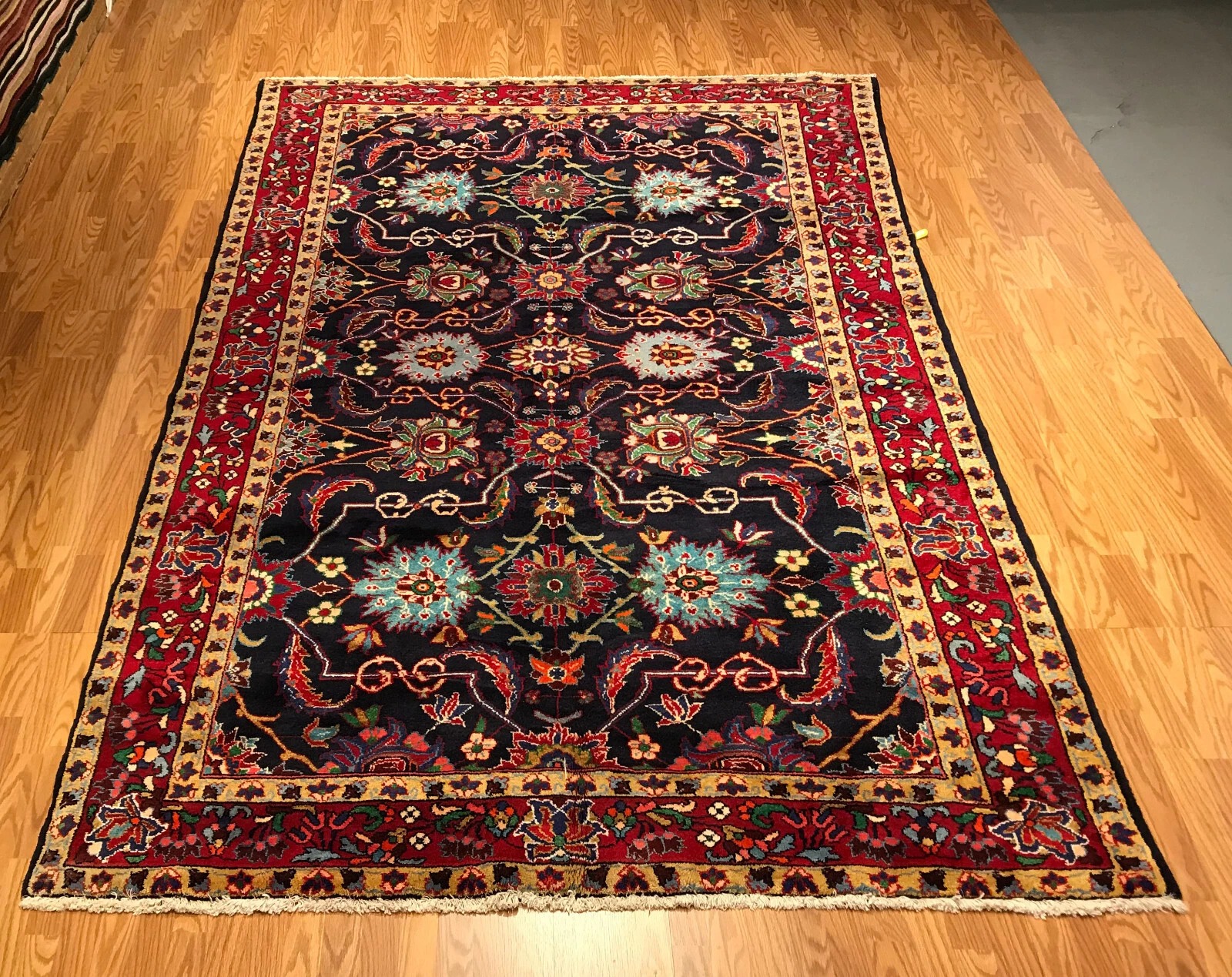 6.9 x 10.4 Vintage 100% Wool Hand Knotted Area Rug