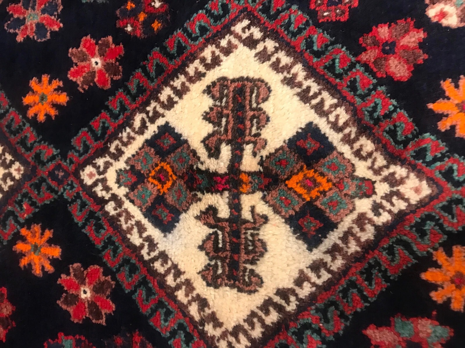 5.2 x 7 Vintage 100%Wool Hand Knotted Area Rug