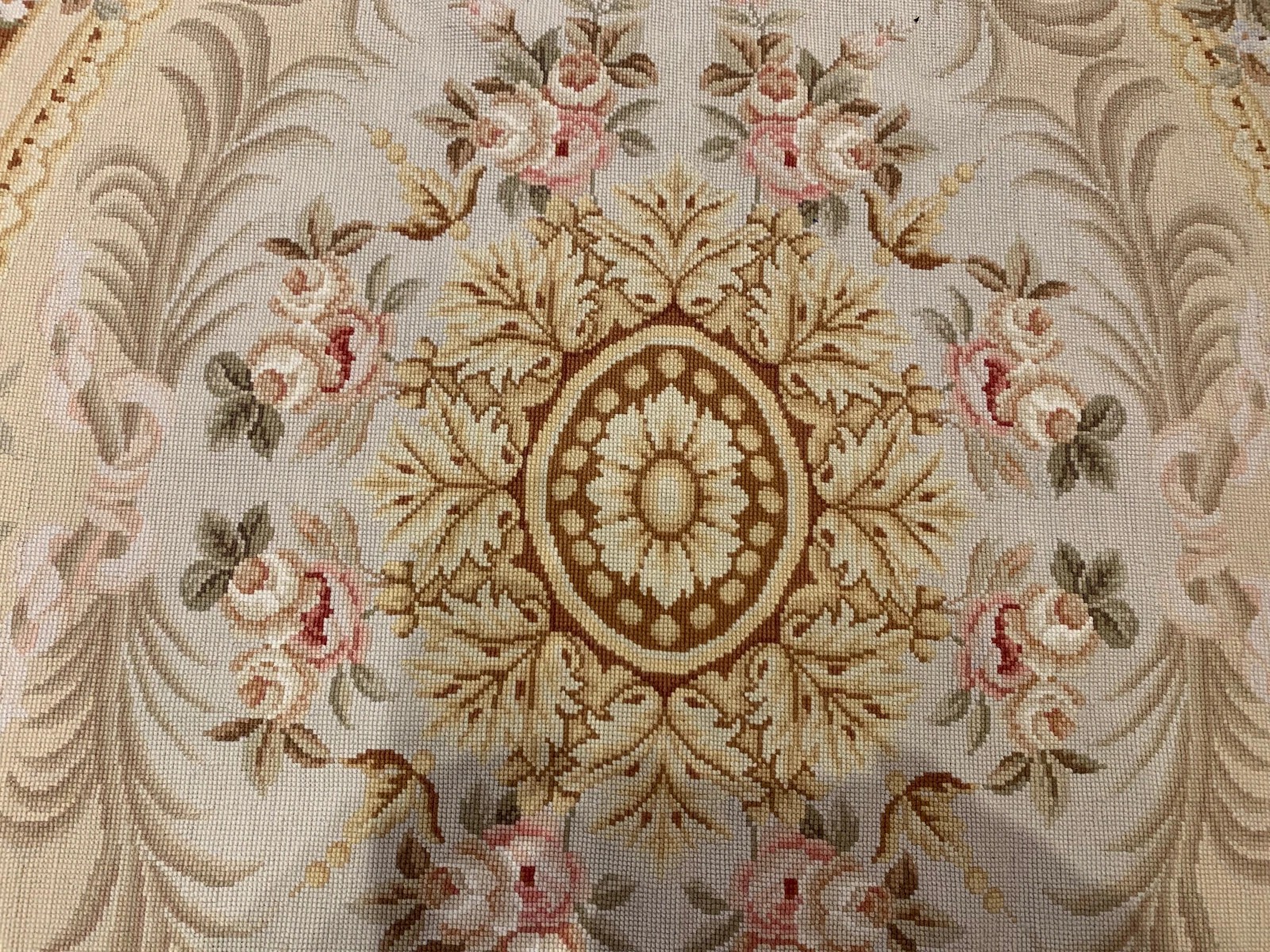 8 x 10 Needle Point 100% Wool Hand Knotted Area Rug