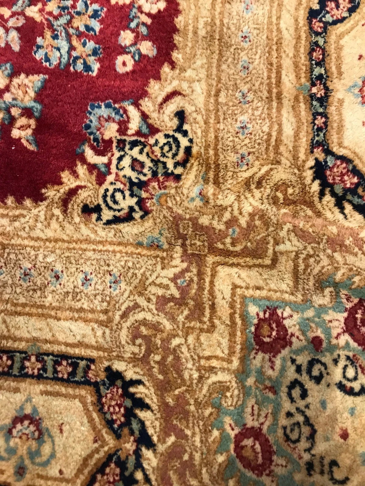 5.9 x 9.2 Vintage 100% Wool Hand Knotted Area Rug