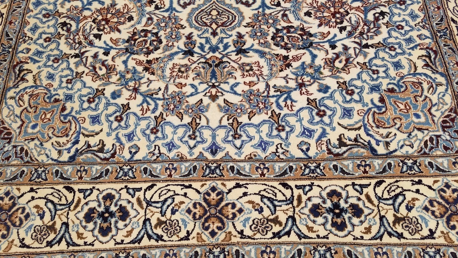 7 x 10 Ivory naein Wool Hand Knotted Area rug